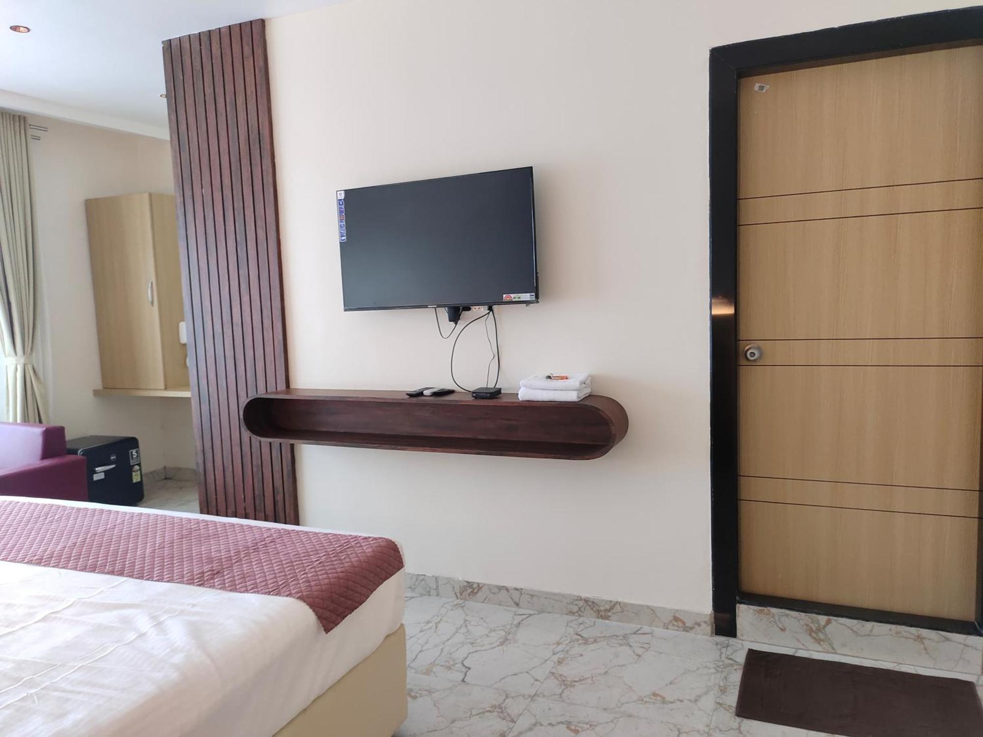 Hotel Meridian Blue Warangal Exterior photo