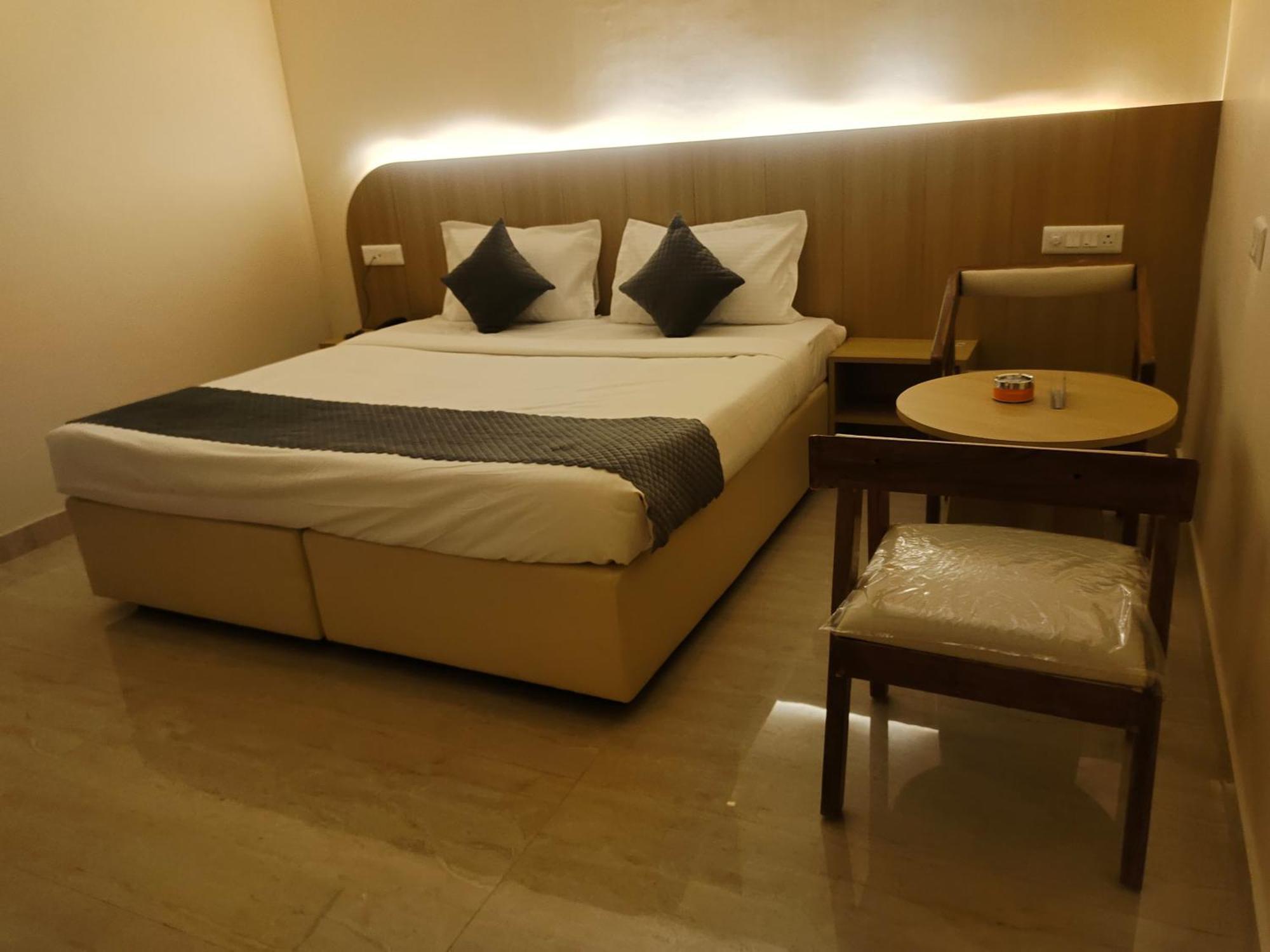 Hotel Meridian Blue Warangal Exterior photo