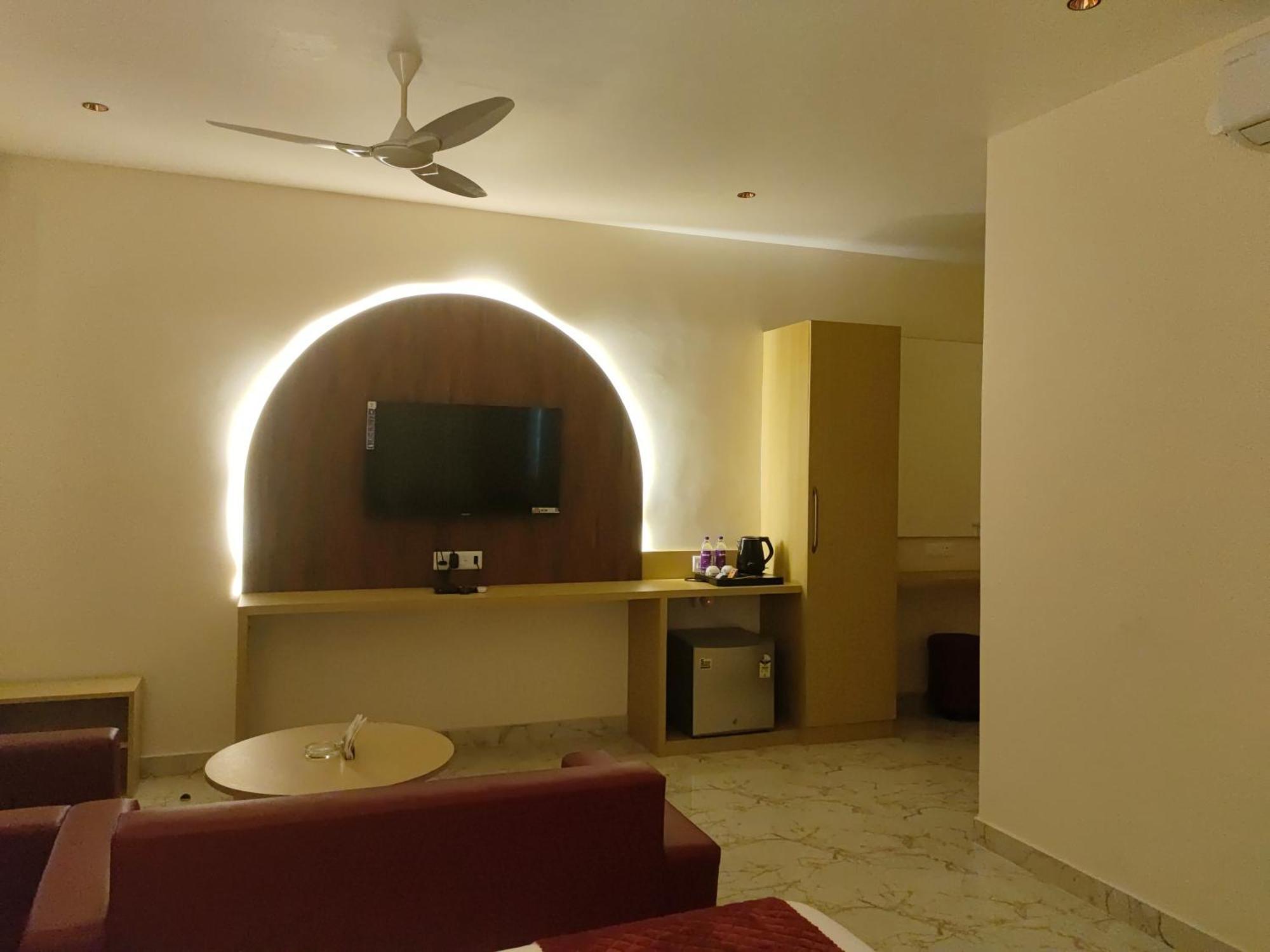 Hotel Meridian Blue Warangal Exterior photo