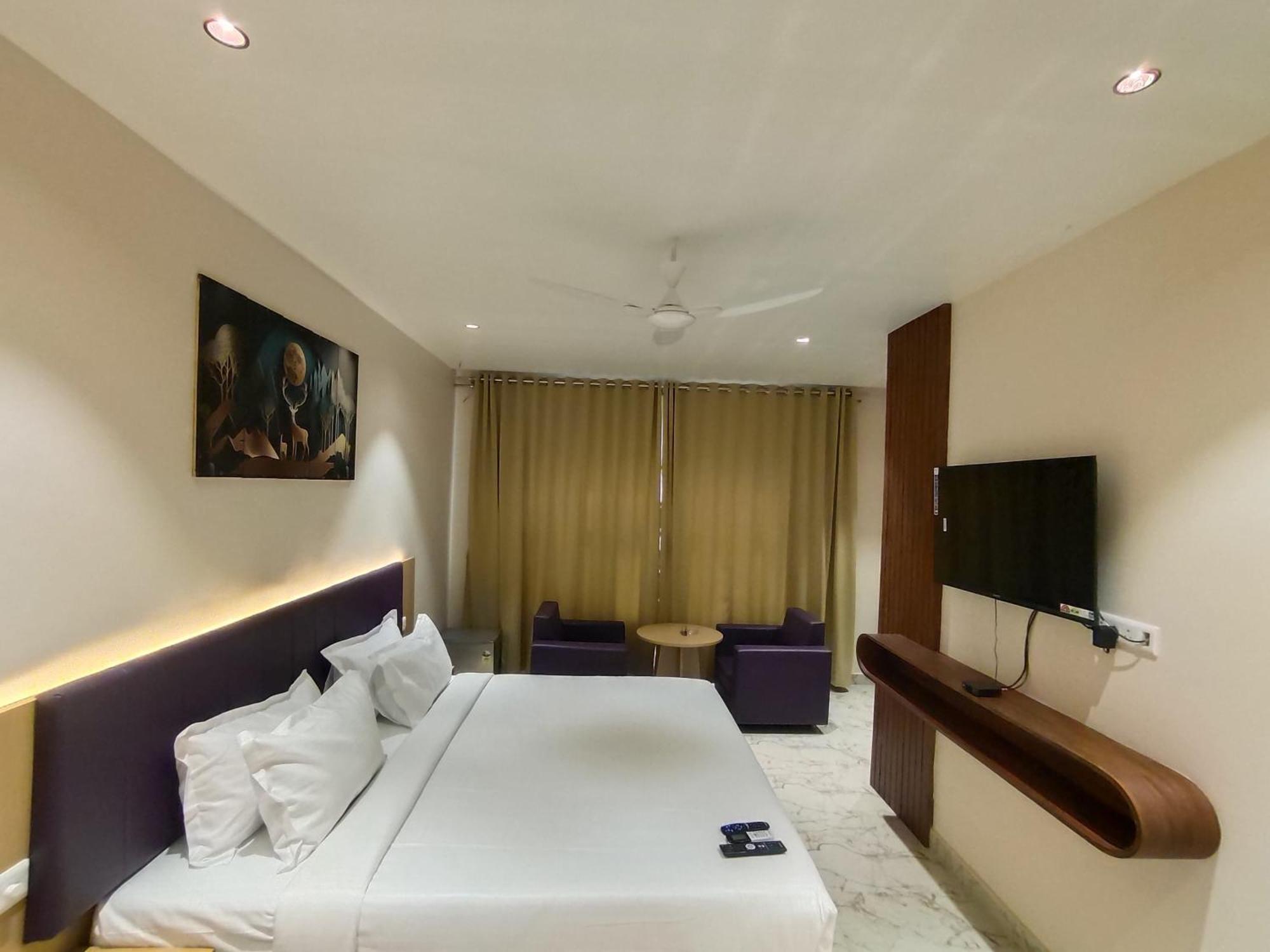 Hotel Meridian Blue Warangal Exterior photo