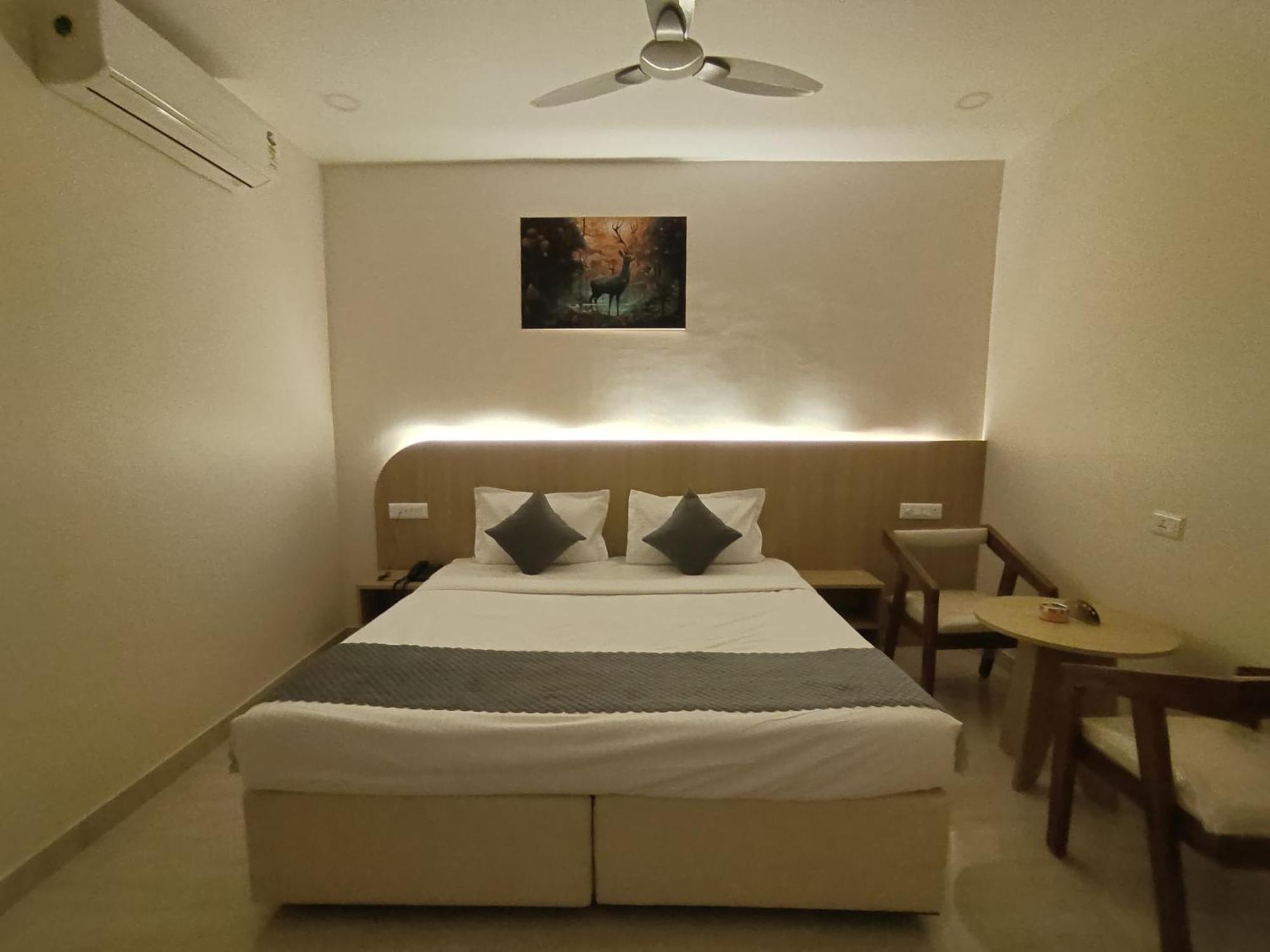 Hotel Meridian Blue Warangal Exterior photo